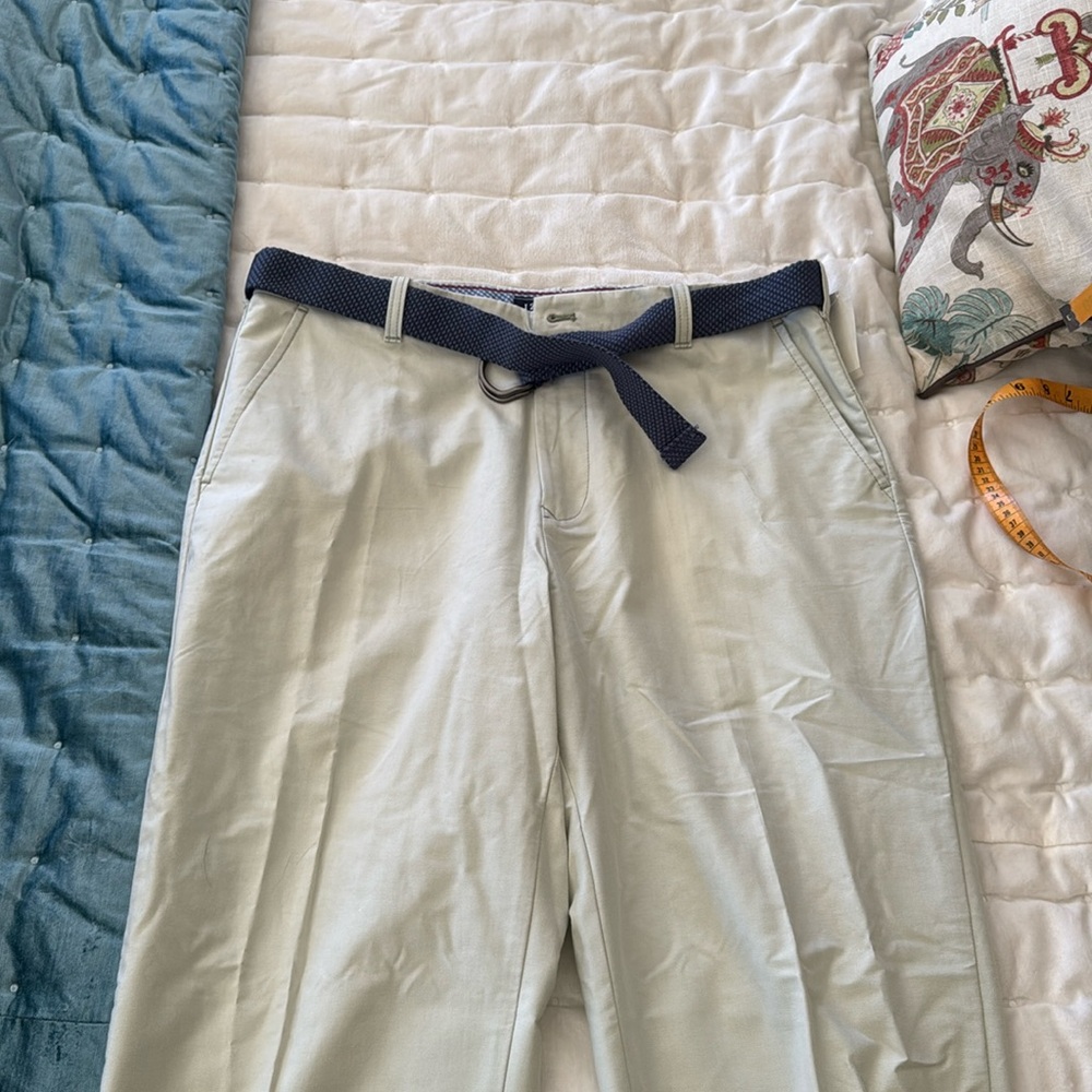 New with tags Izod wrinkle free oxford pant in smoke green 36/32